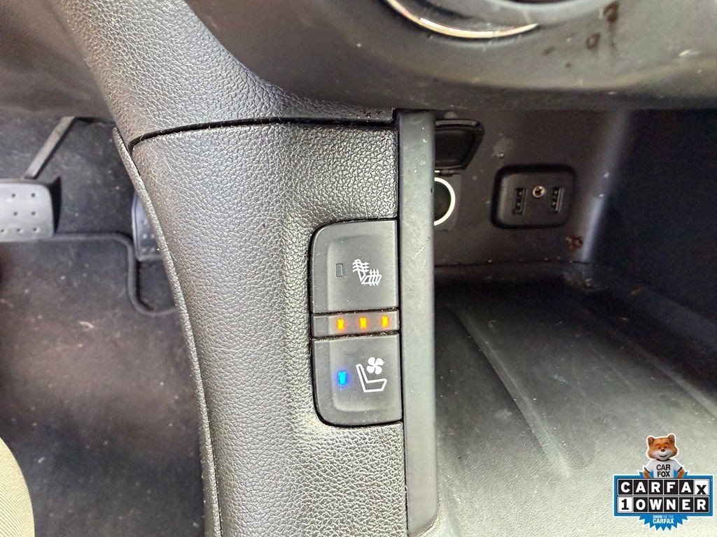 Used 2018 GMC Acadia Denali w/ Technology Package FWD image 17