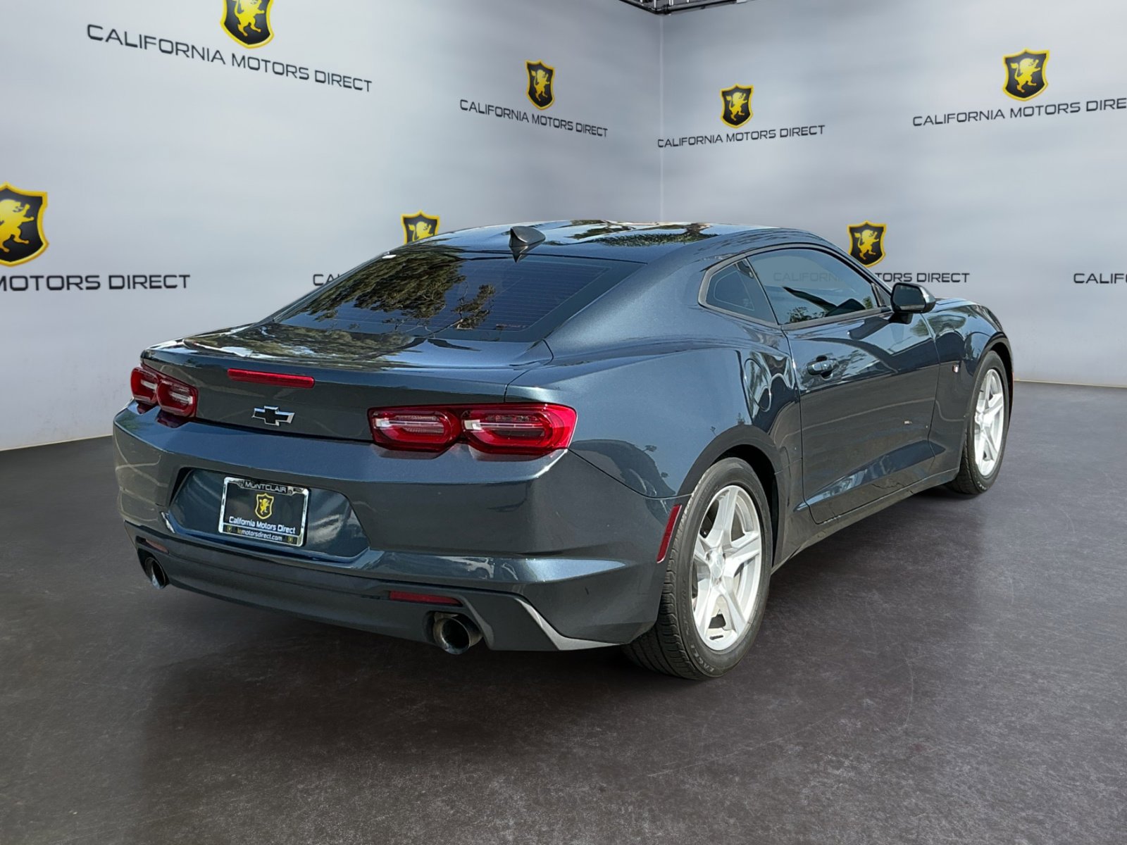 Used 2023 Chevrolet Camaro LT RWD image 5