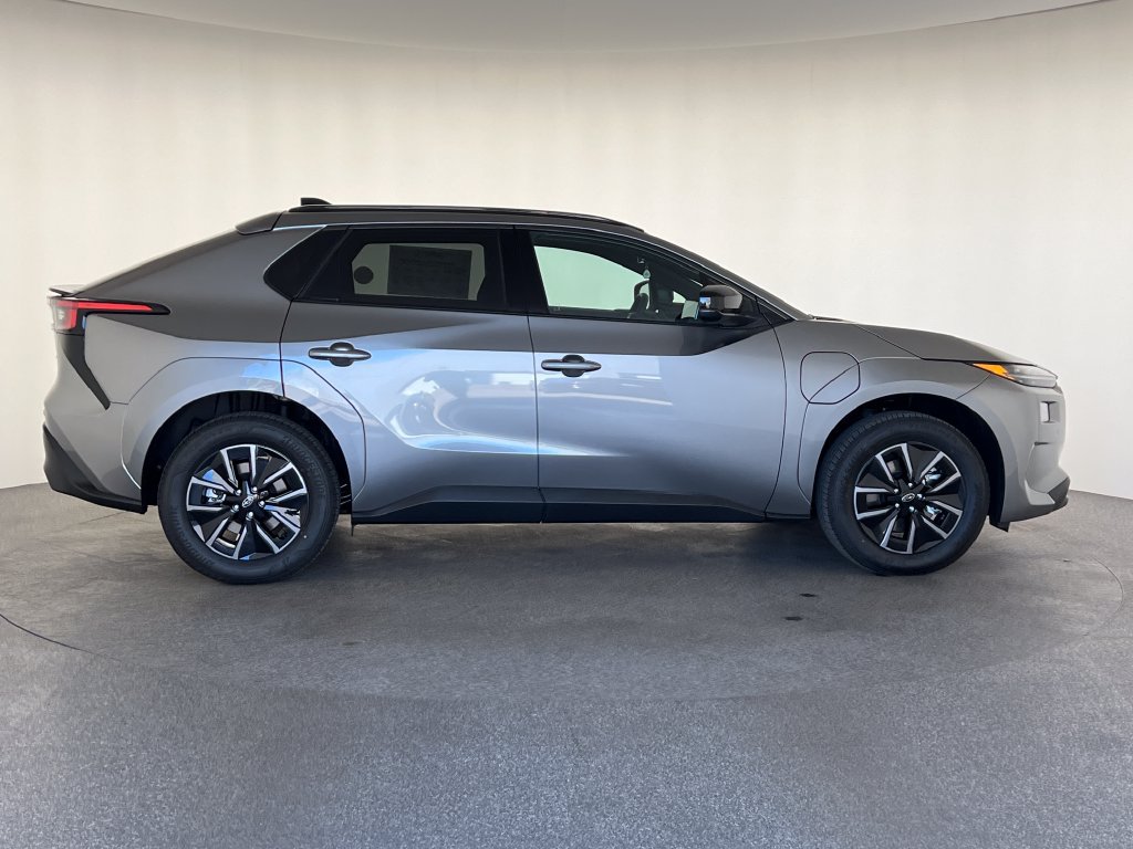 New 2026 Subaru Solterra AWD/4WD image 2