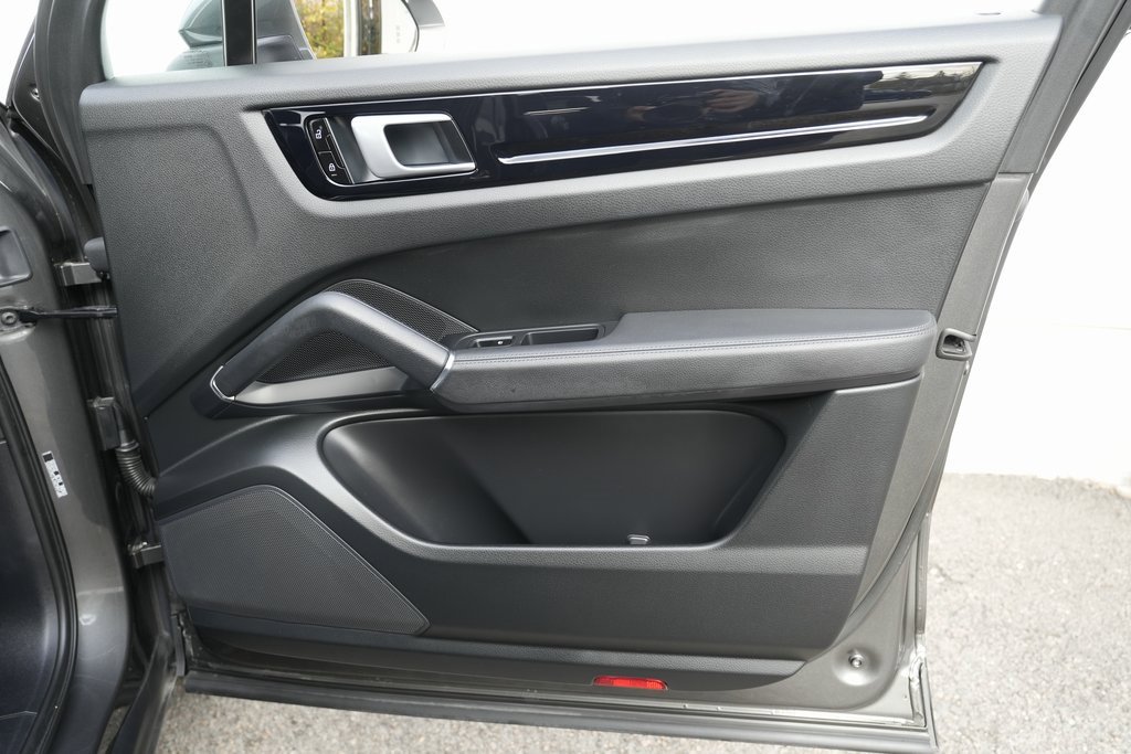 Used 2020 Porsche Cayenne image 34