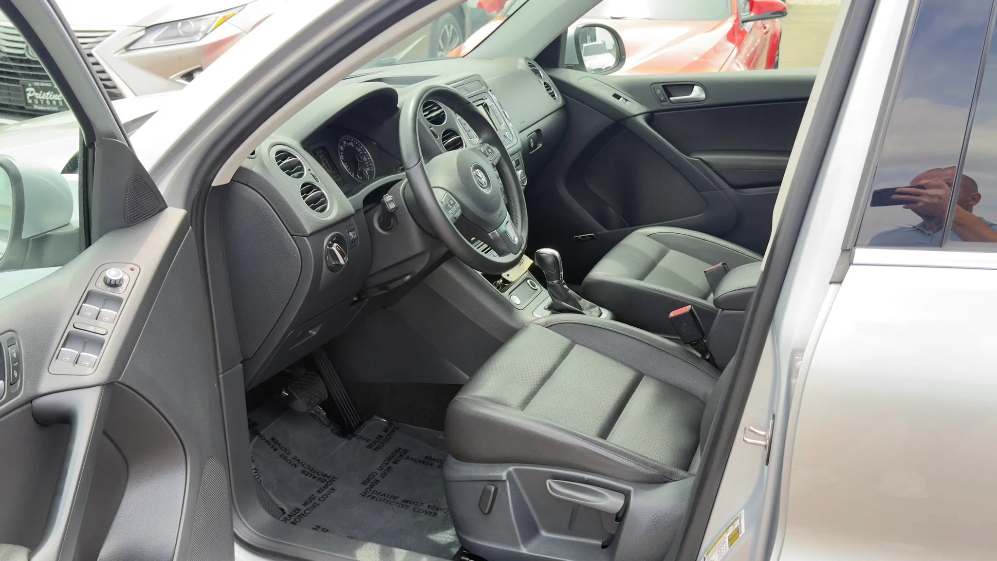 Used 2014 Volkswagen Tiguan SE AWD/4WD image 9