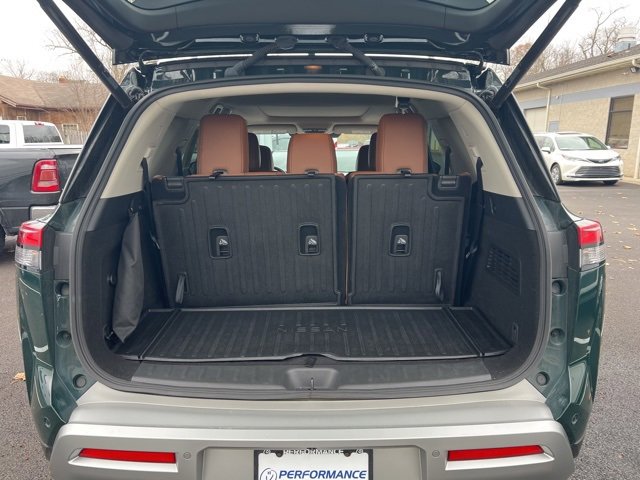 Used 2024 Nissan Pathfinder Platinum image 18