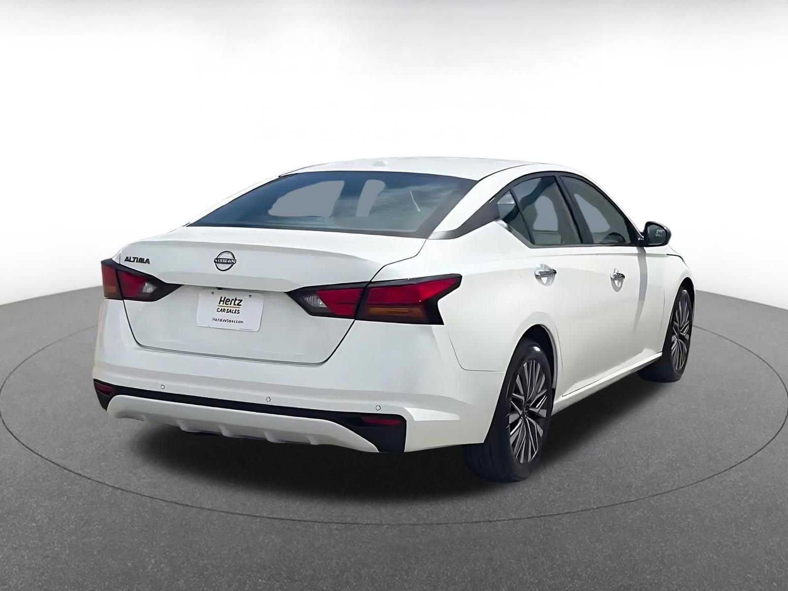 Used 2025 Nissan Altima 2.5 SV FWD image 14