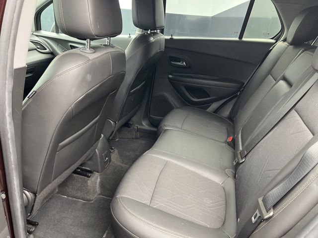 Used 2022 Chevrolet Trax LT w/ LT Convenience Package image 13