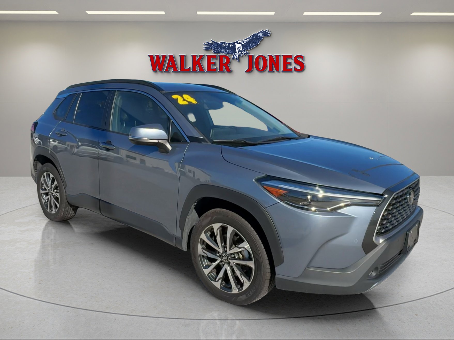 Used 2024 Toyota Corolla Cross XLE image 1