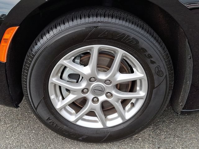 Used 2024 Chrysler Pacifica Touring-L FWD image 8