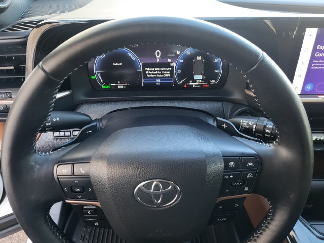 Used 2025 Toyota Crown Signia AWD/4WD image 17