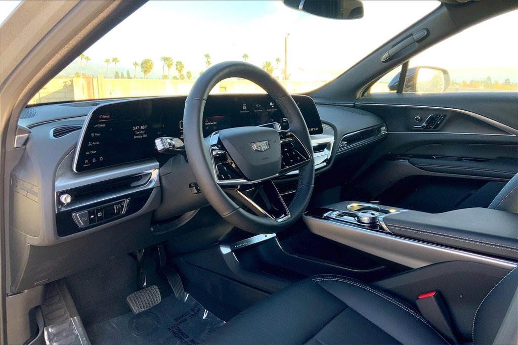 New 2025 Cadillac Lyriq Luxury image 9