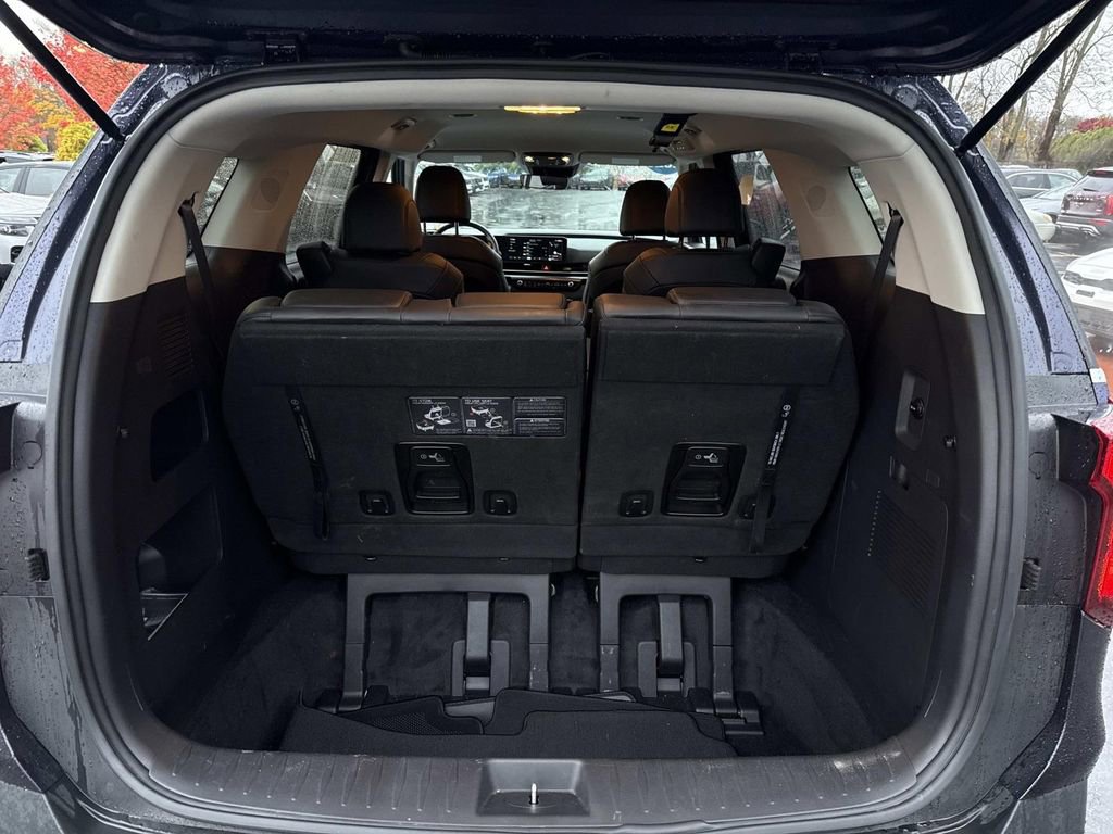 Used 2025 Kia Carnival image 6