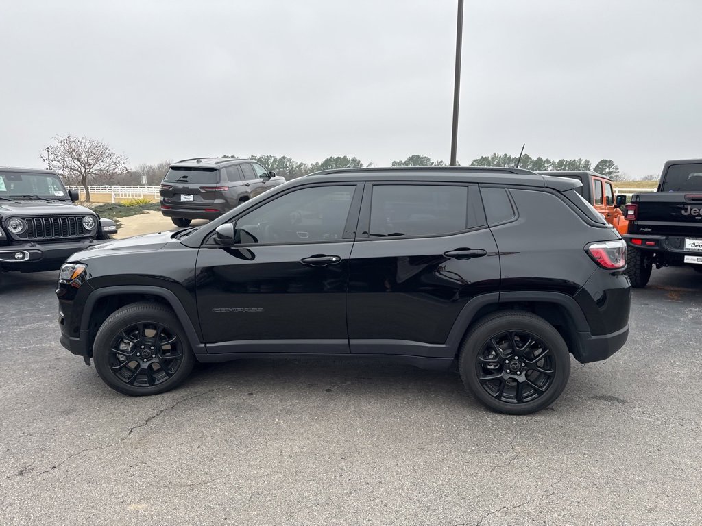 Used 2025 Jeep Compass Latitude w/ Altitude Special Edition image 5