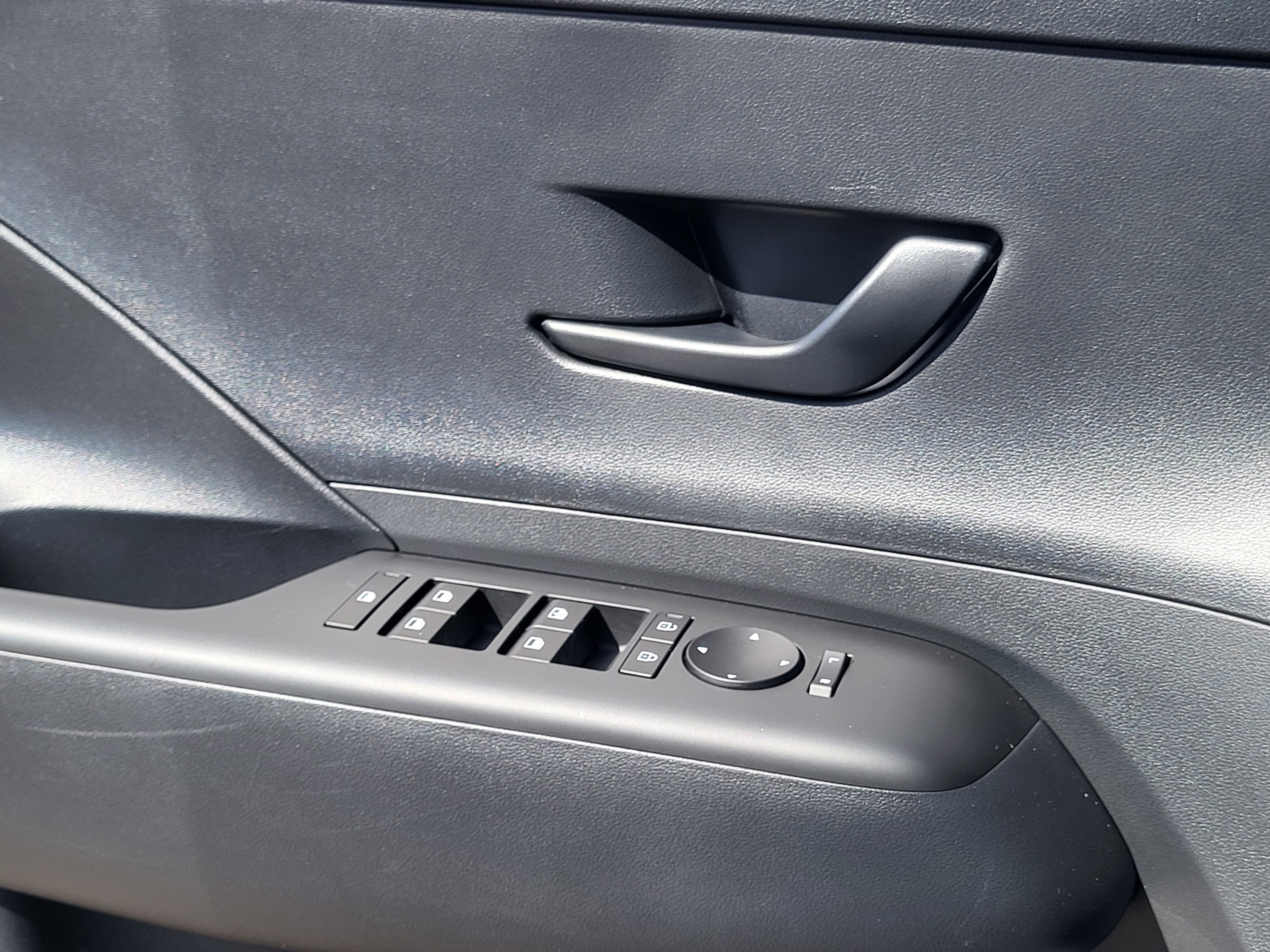 Used 2025 Hyundai Kona SEL image 22