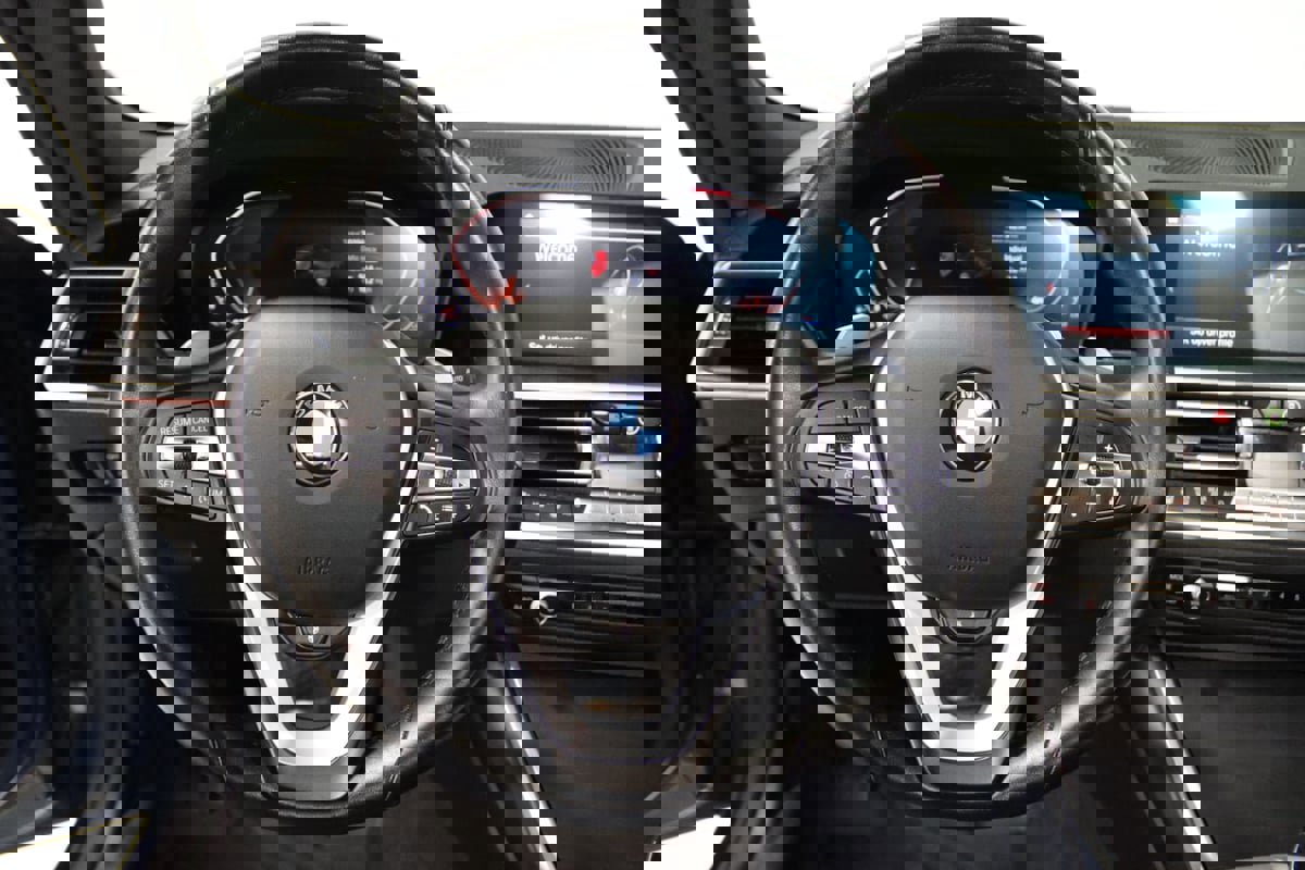 Used 2021 BMW 430i Convertible w/ Premium Package image 43