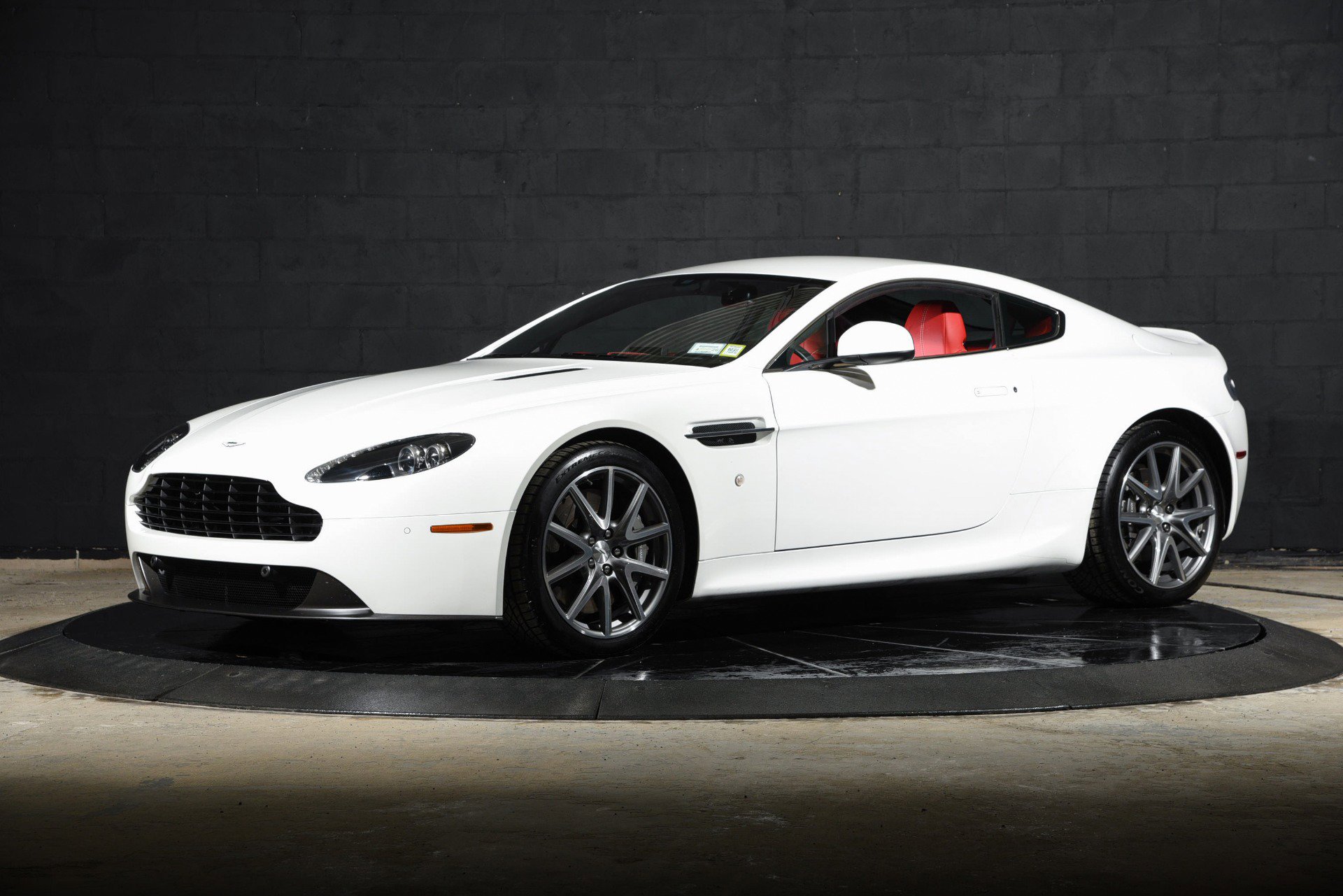Used 2013 Aston Martin V8 Vantage Coupe image 8