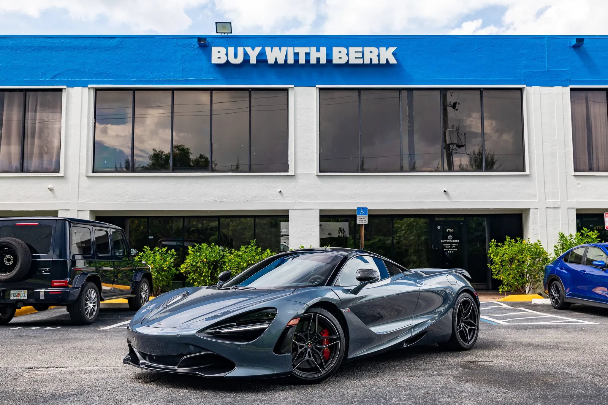 Used 2018 McLaren 720S Performance RWD image 2
