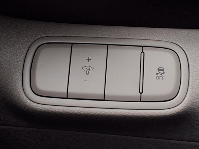 Certified 2025 Hyundai Venue SEL FWD image 23