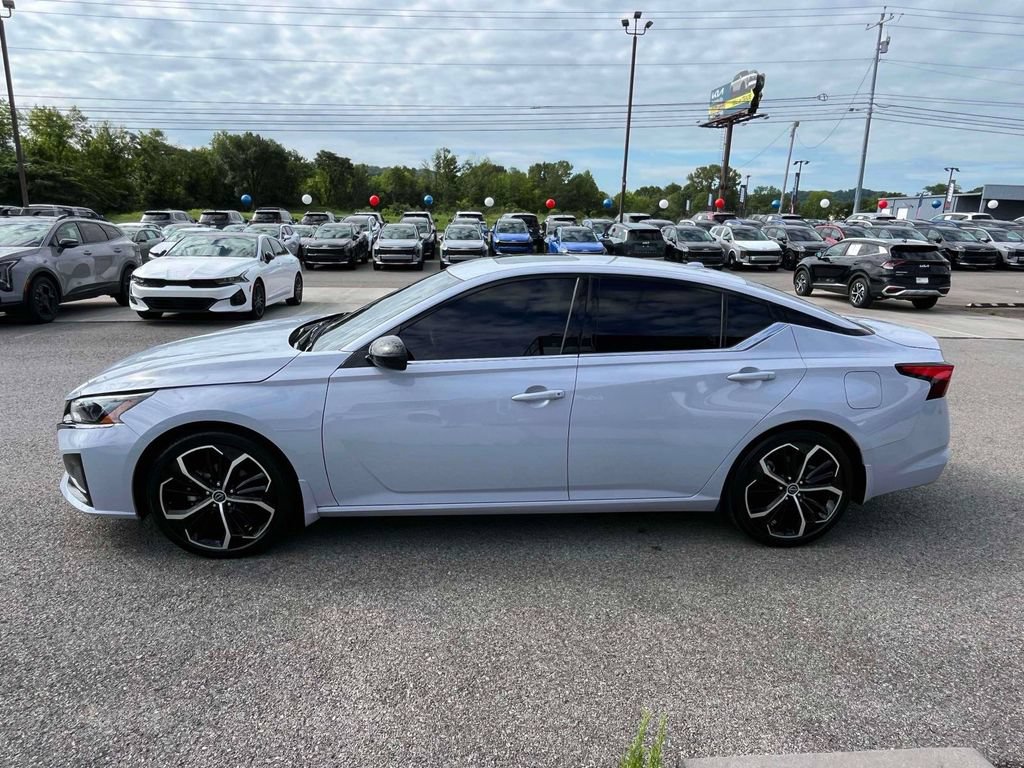 Used 2024 Nissan Altima 2.5 SR w/ SR Premium Package FWD image 29