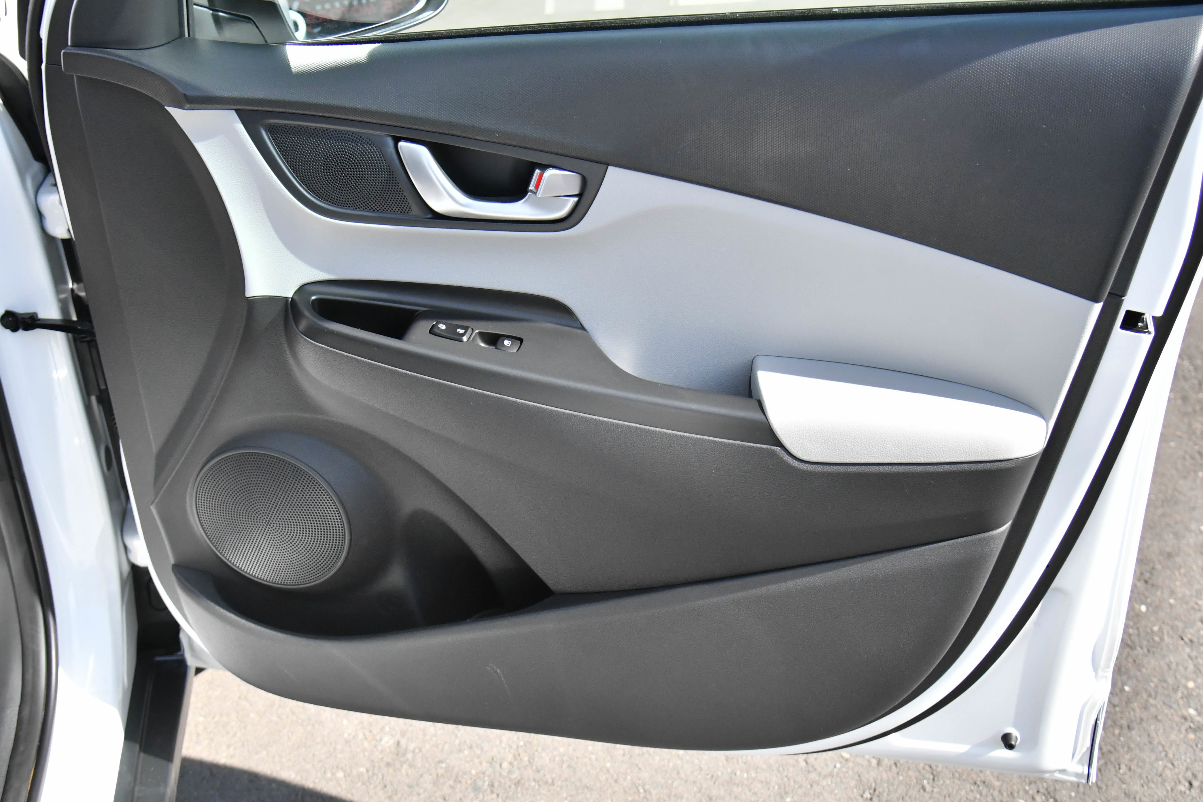 Used 2023 Hyundai Kona SE image 40