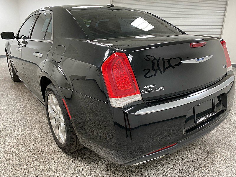 Used 2017 Chrysler 300 C Platinum image 7