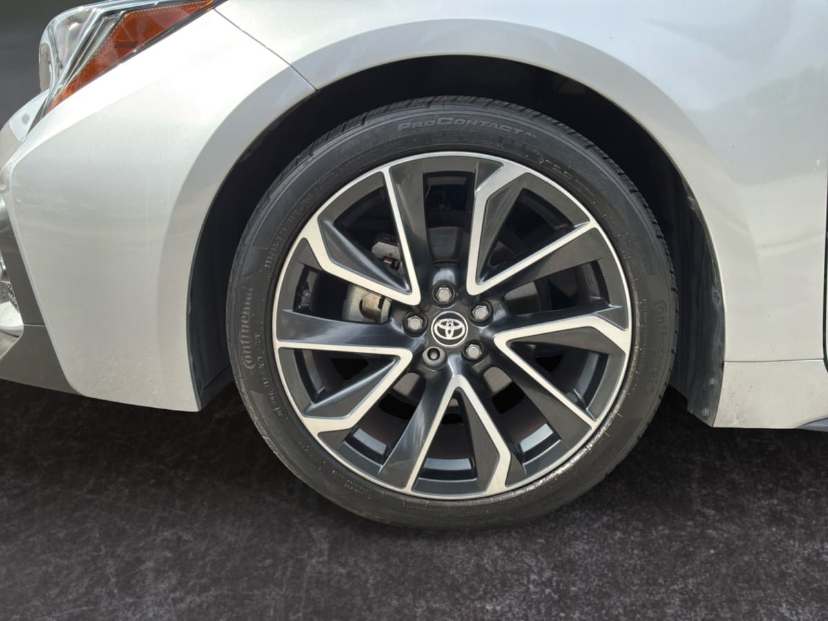 Used 2022 Toyota Corolla SE w/ SE Premium Package FWD image 9