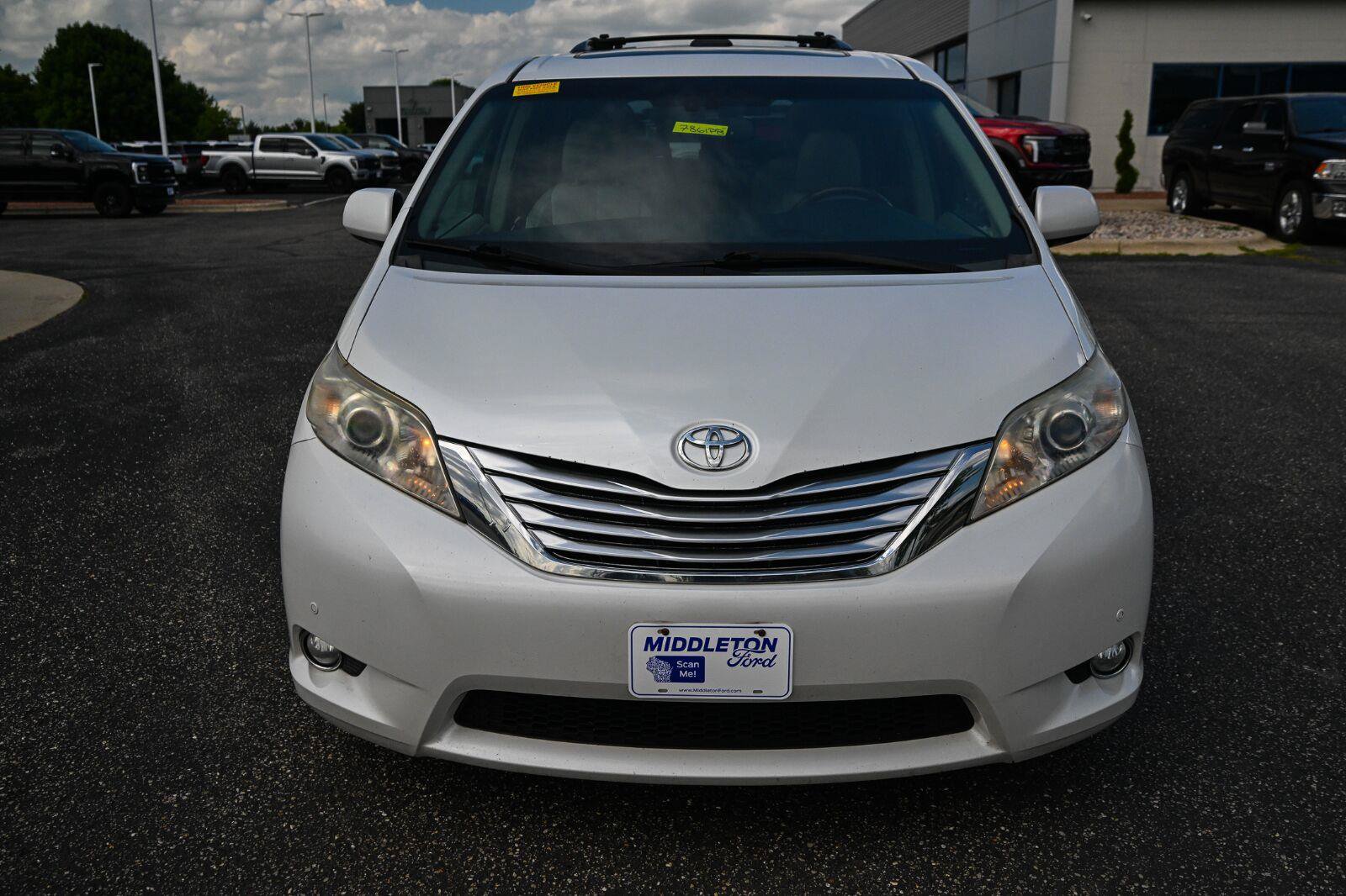 Used 2011 Toyota Sienna Limited w/ Premium Pkg FWD image 10