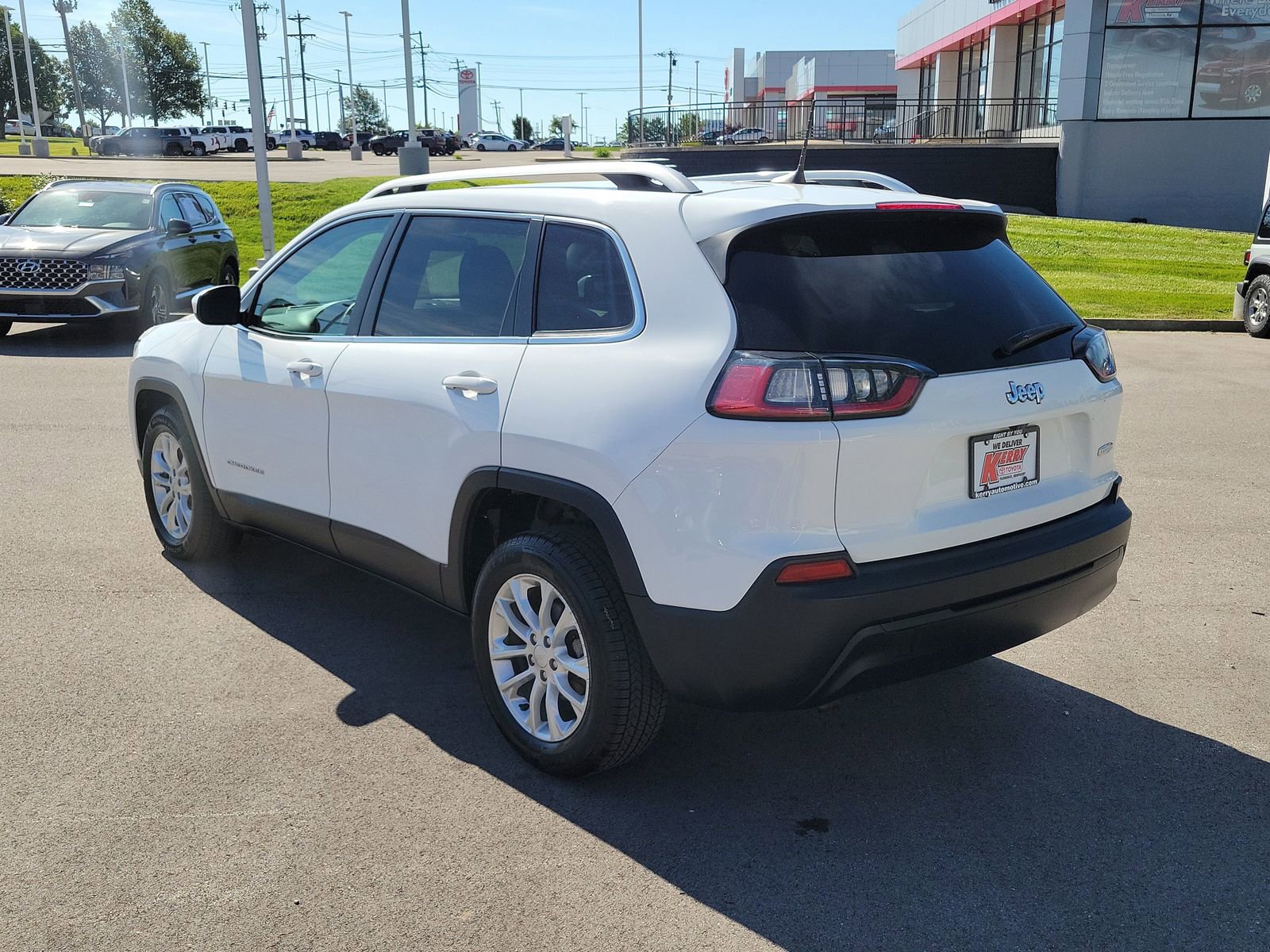Used 2019 Jeep Cherokee Latitude w/ Popular Appearance Group FWD image 3