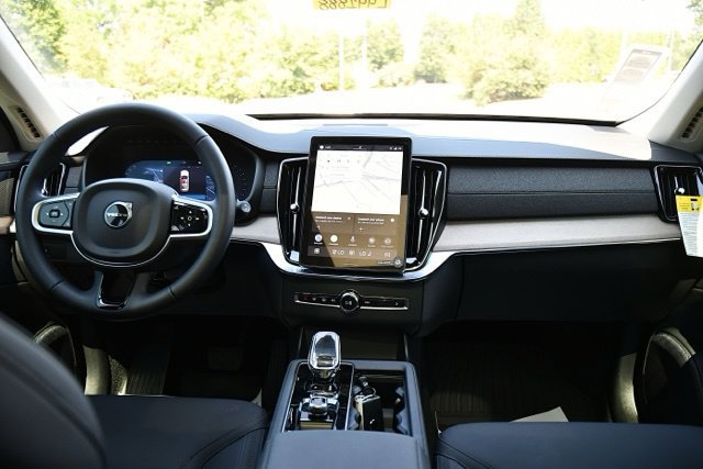 New 2026 Volvo XC90 B6 Plus w/ Protection Package Premier AWD/4WD image 18