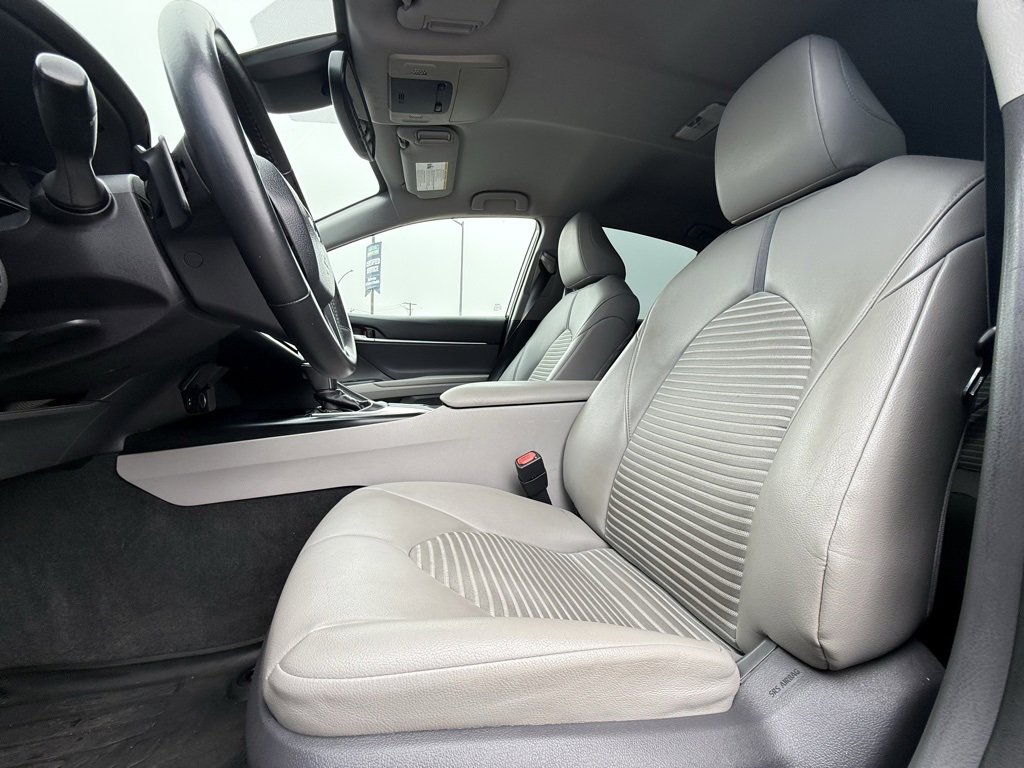 Used 2018 Toyota Camry SE image 25