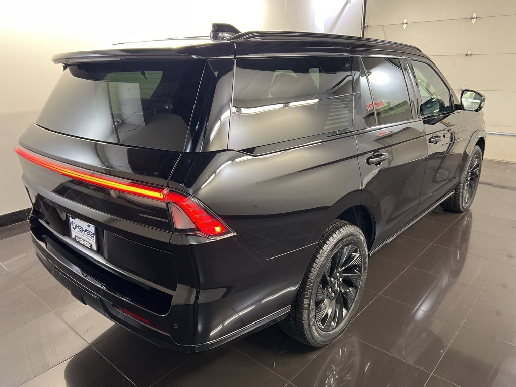 New 2026 Lincoln Navigator Reserve image 6