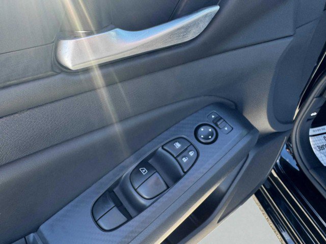 Used 2025 Nissan Altima 2.5 SV image 12
