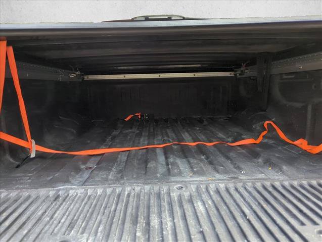 Used 2024 Nissan Titan SV w/ SV Convenience Package RWD image 5