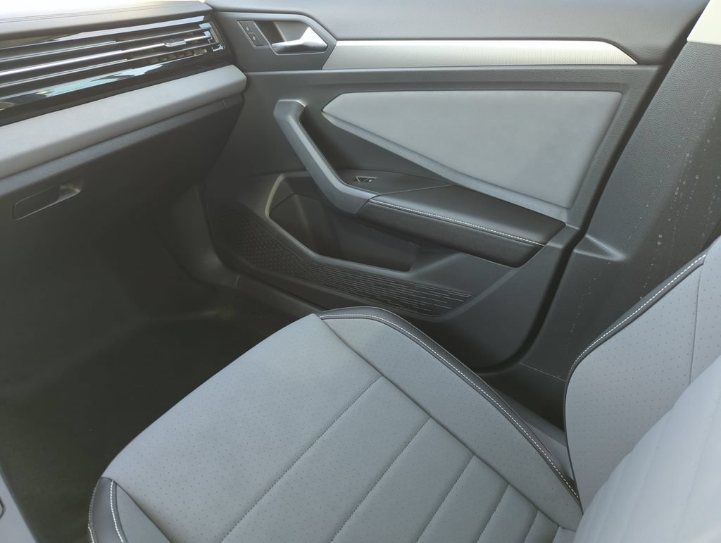 New 2026 Volkswagen Jetta SE FWD image 23