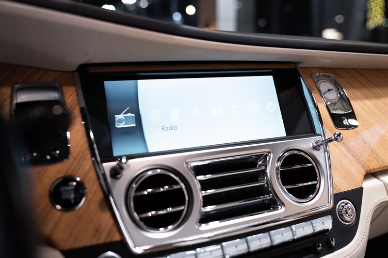 Used 2016 Rolls-Royce Dawn RWD image 24