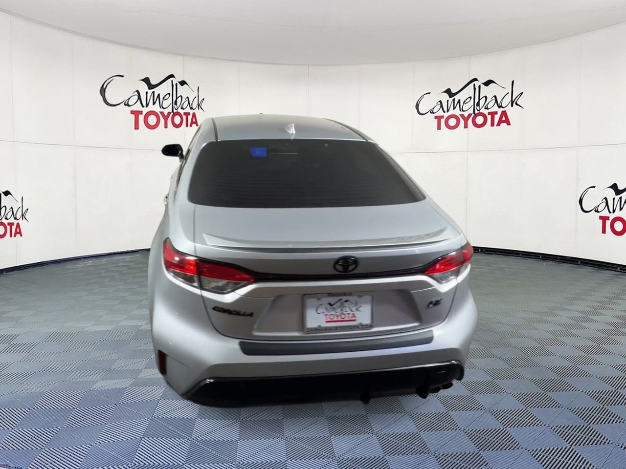 Used 2026 Toyota Corolla SE w/ Carpet Mat Package (TMS) FWD image 3