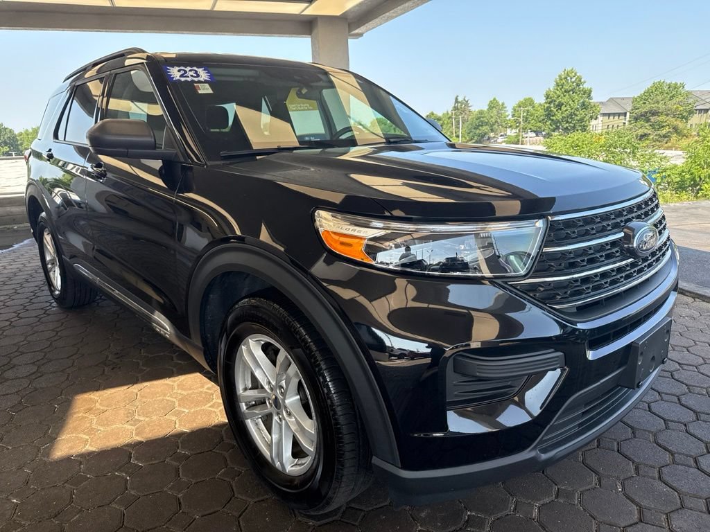 Used 2023 Ford Explorer XLT AWD/4WD image 4
