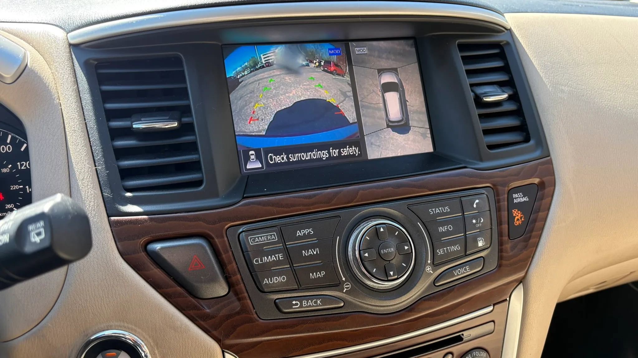 Used 2018 Nissan Pathfinder Platinum FWD image 19