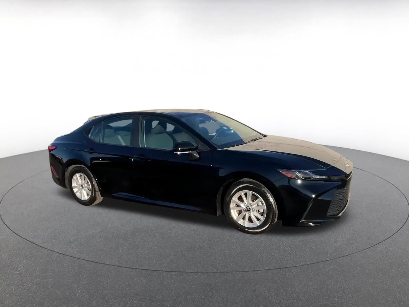 Used 2025 Toyota Camry LE image 2