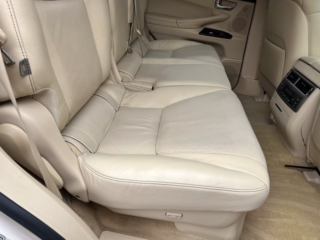 Used 2013 Lexus LX 570 4WD w/ Luxury Pkg image 28