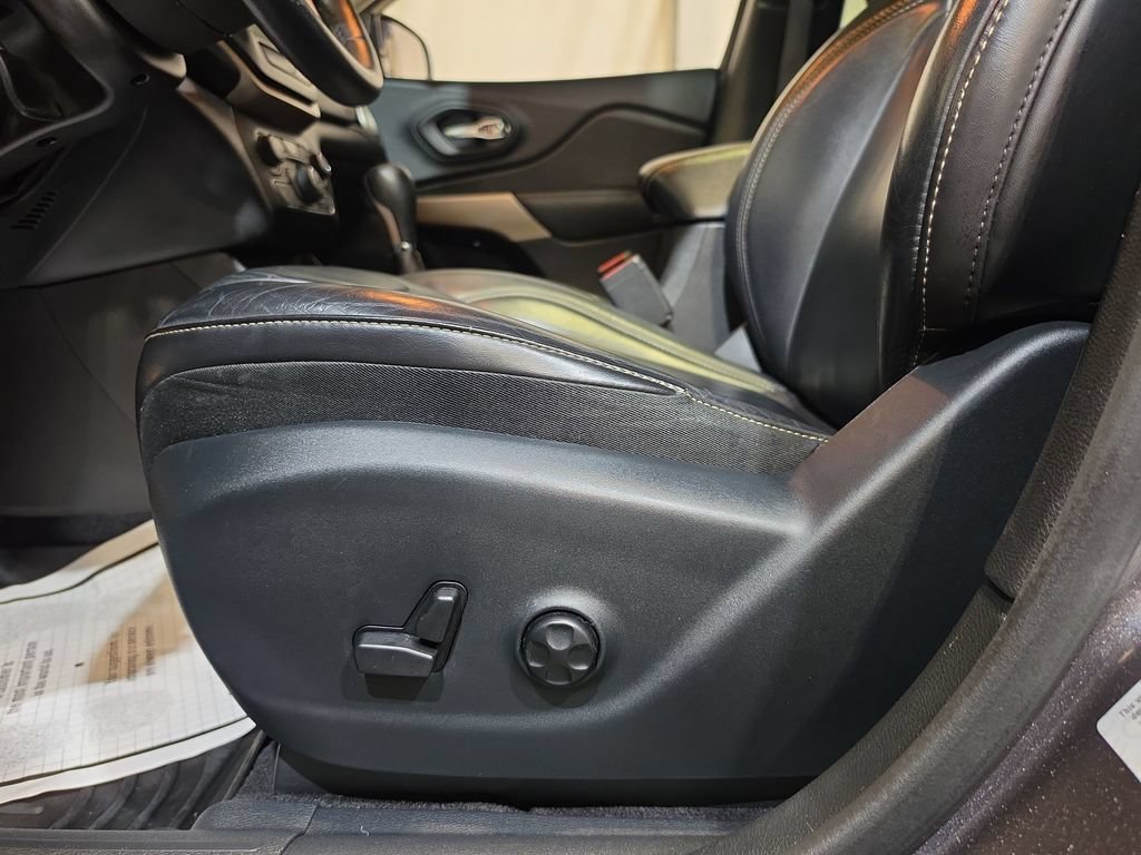 Used 2017 Jeep Cherokee Limited AWD/4WD image 14