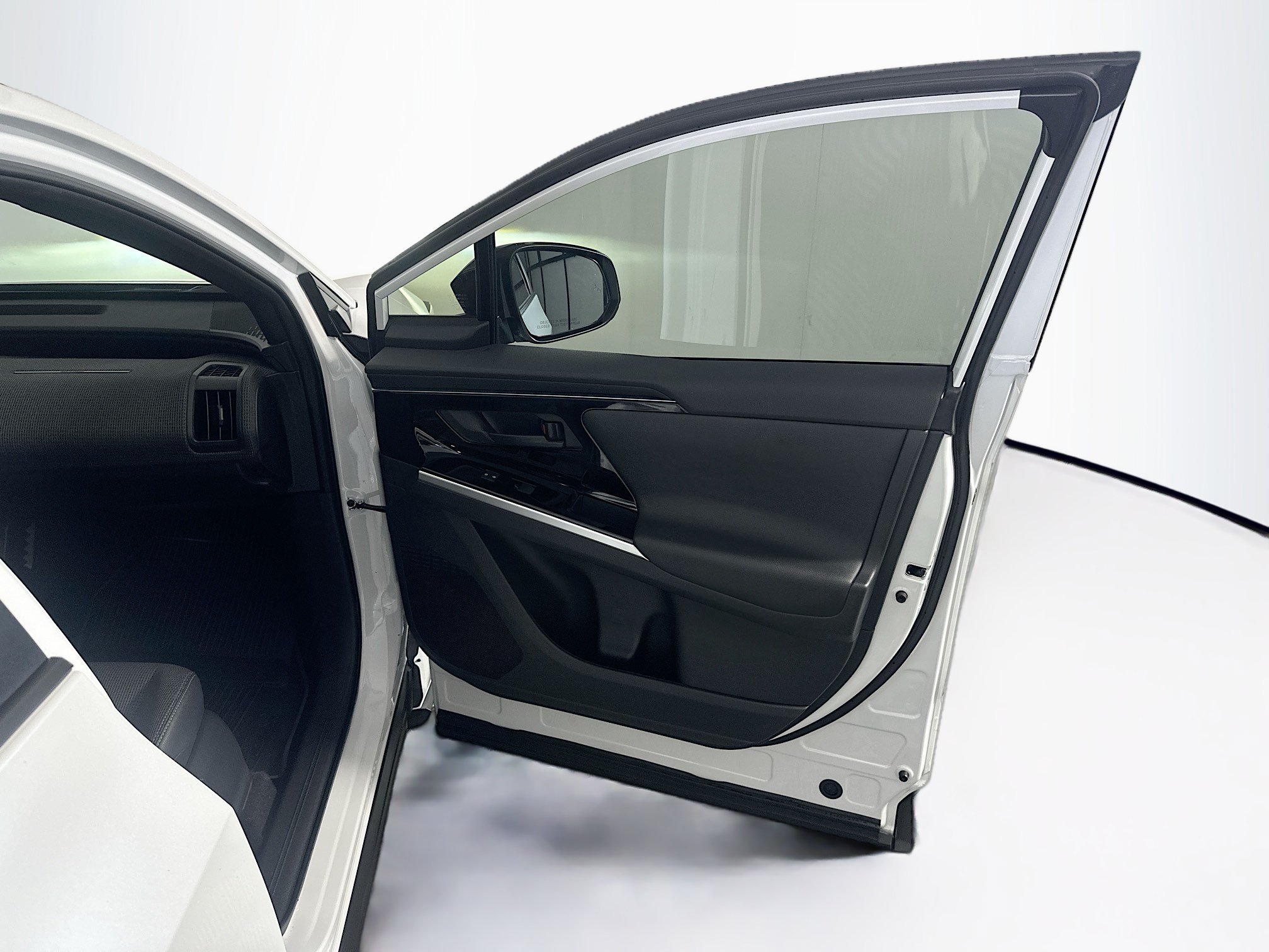 Used 2025 Toyota bZ4X FWD image 35