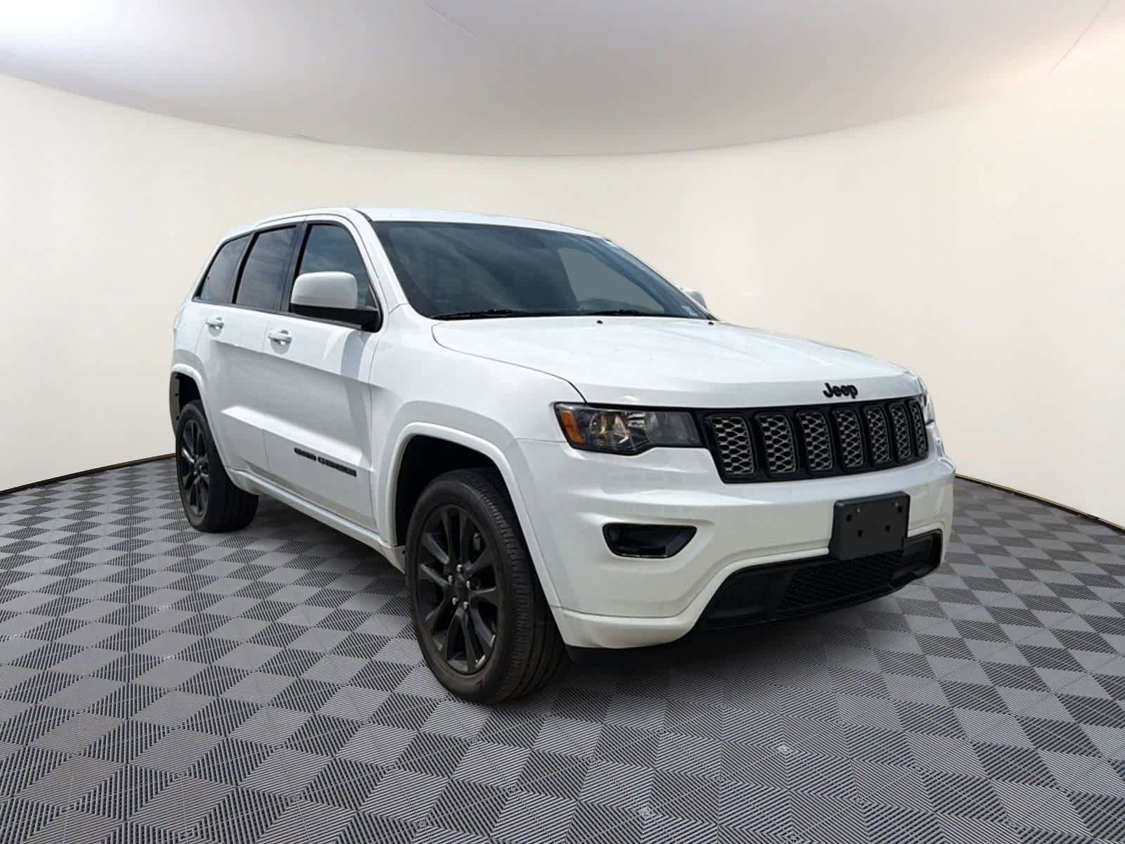 Used 2021 Jeep Grand Cherokee Laredo X AWD/4WD image 4