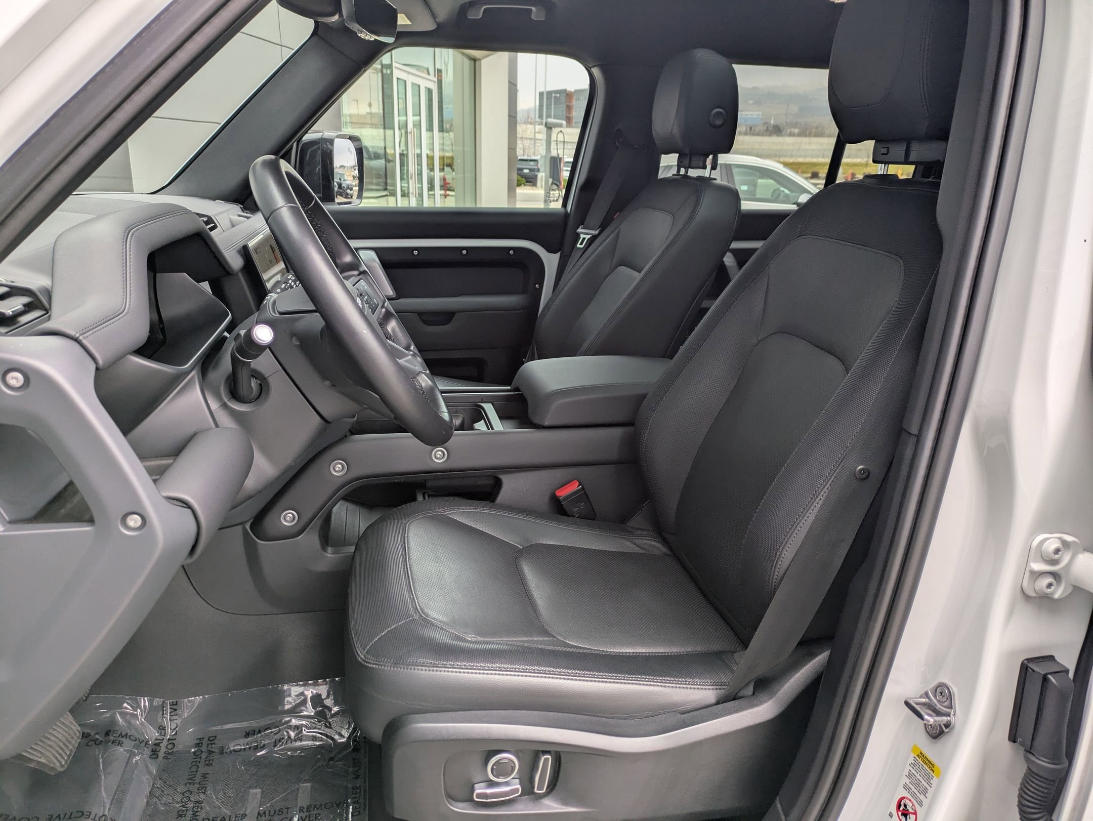 Used 2024 Land Rover Defender 130 X-Dynamic SE image 23