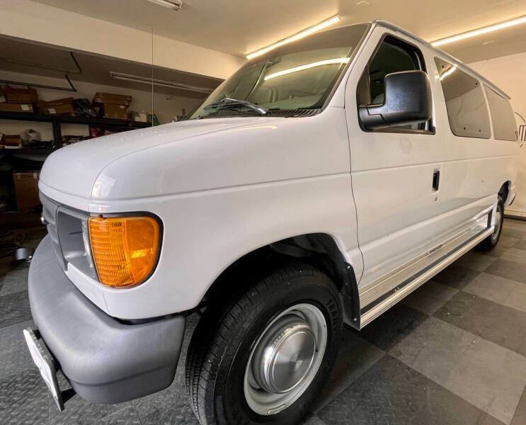 Used 2006 Ford E-350 and Econoline 350 XLT RWD image 6