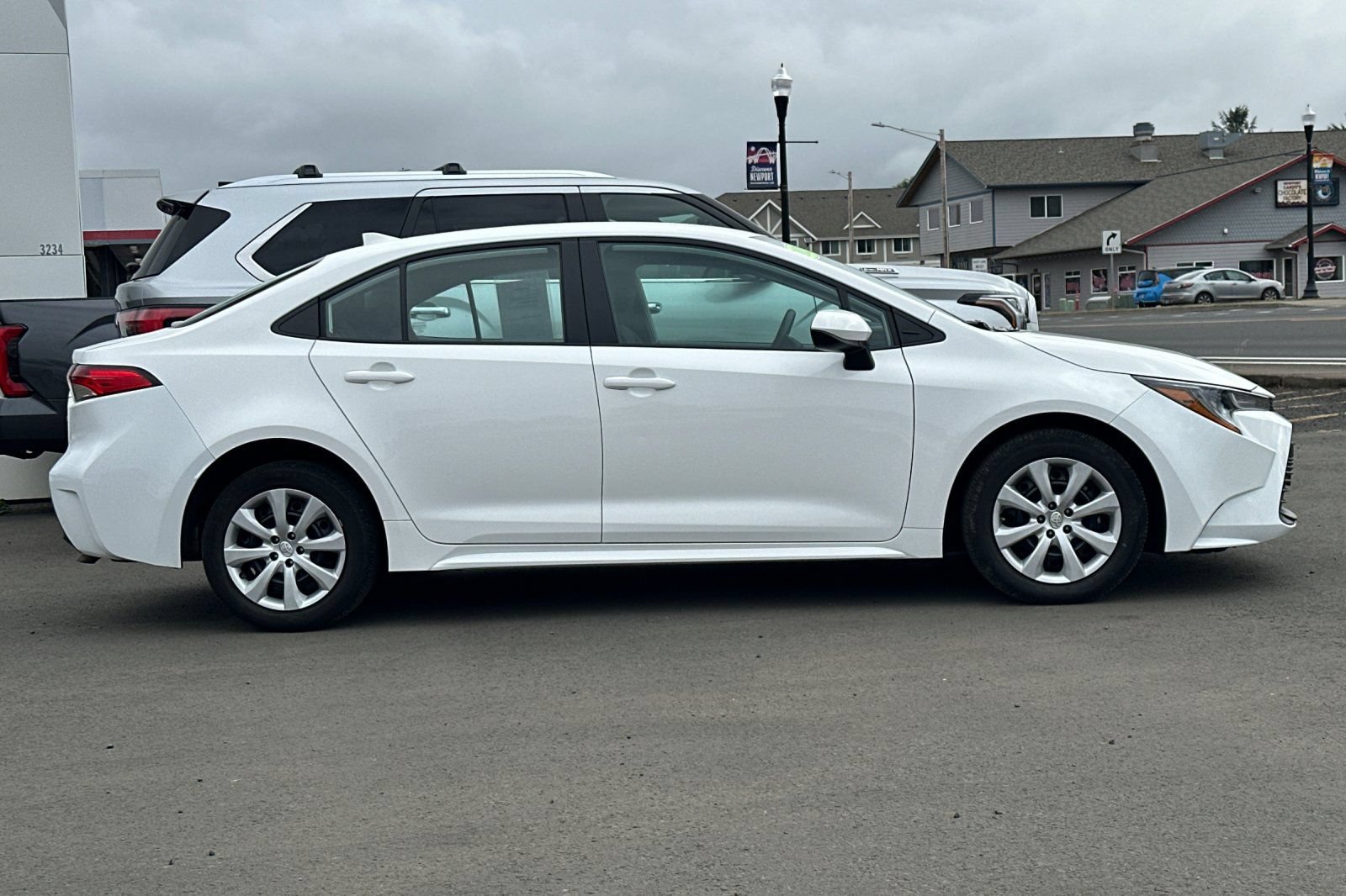 Used 2023 Toyota Corolla LE FWD image 3