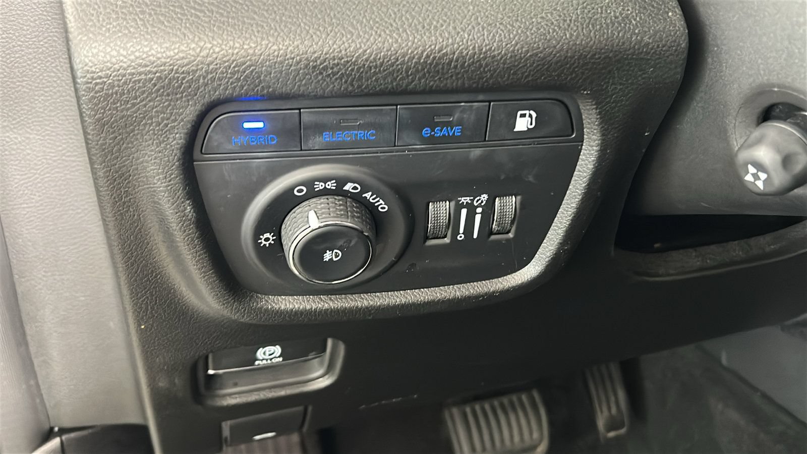 Used 2023 Jeep Grand Cherokee 4WD 4xe w/ Luxury Tech Group II image 24