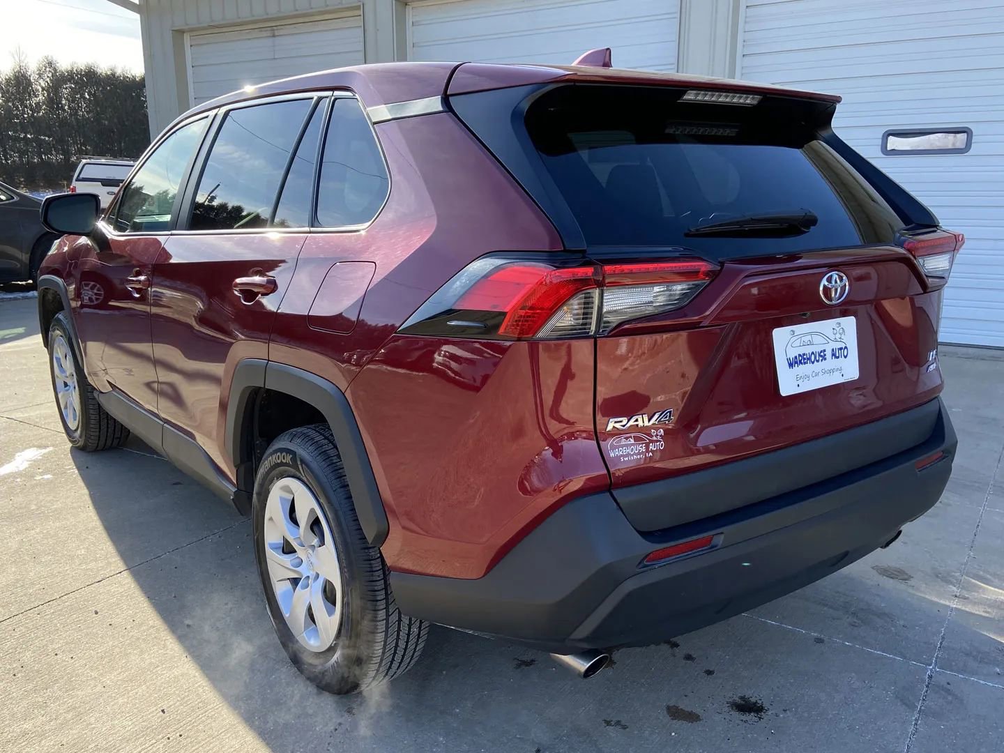 Used 2024 Toyota RAV4 LE AWD/4WD image 5