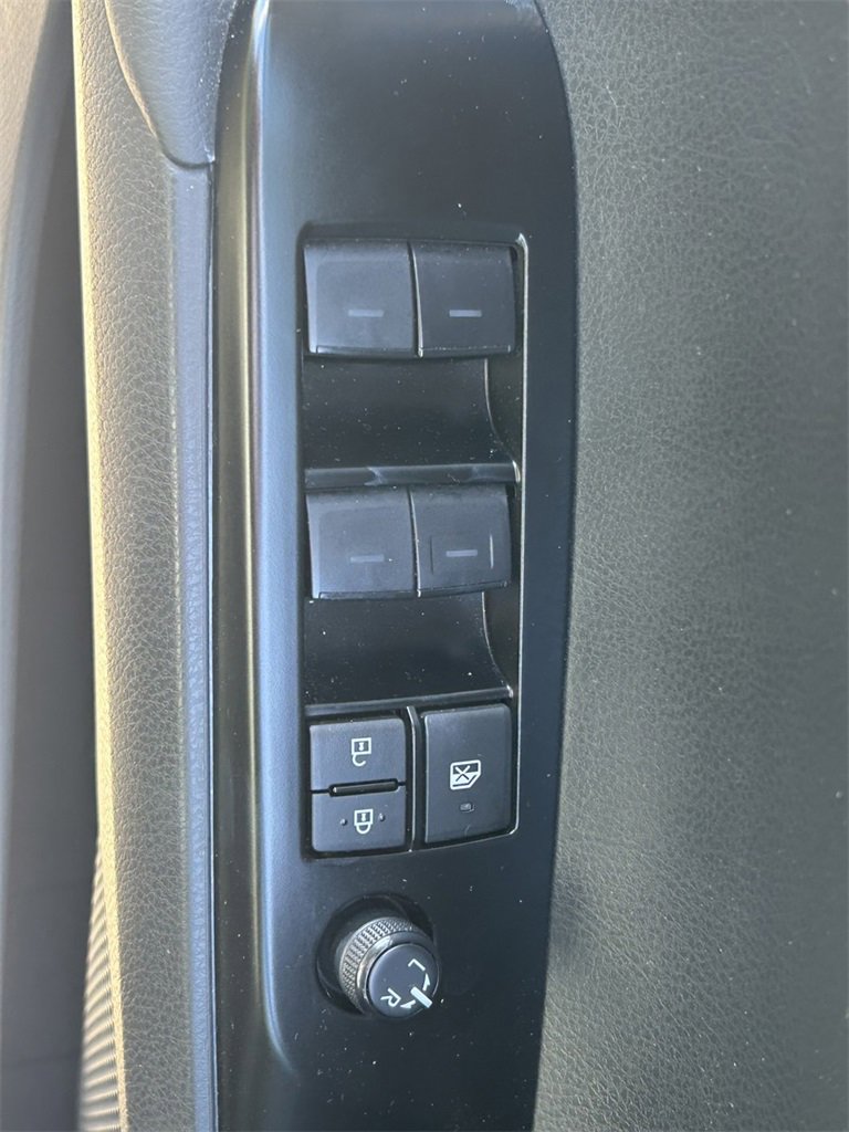 Used 2025 Toyota Camry SE image 22