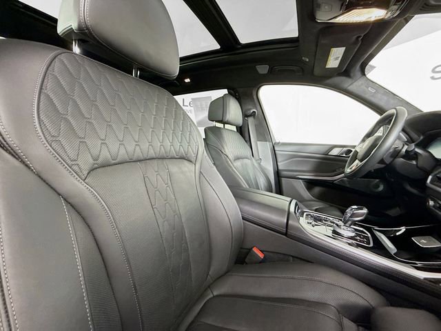 Used 2021 BMW ALPINA XB7 image 32