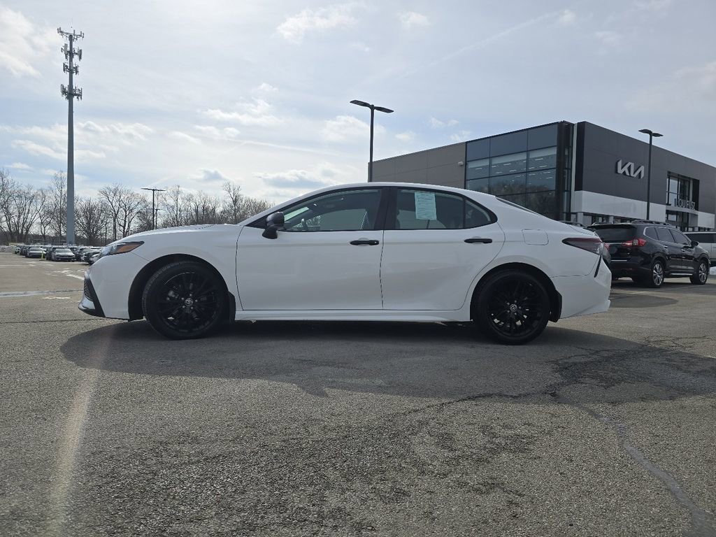 Used 2021 Toyota Camry SE image 11