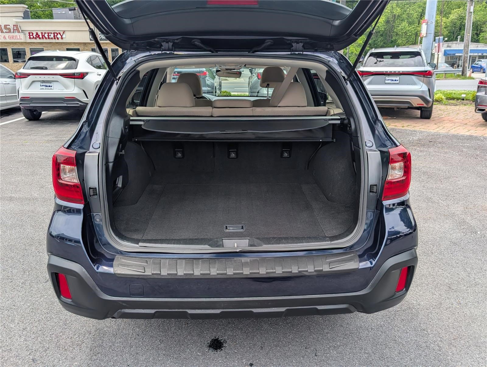 Used 2018 Subaru Outback 2.5i Premium AWD/4WD image 10