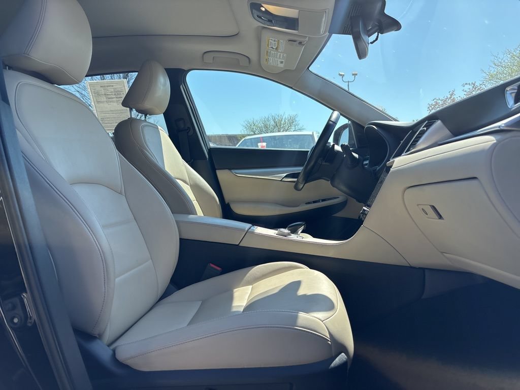 Used 2019 INFINITI QX50 Luxe w/ Navigation Package AWD/4WD image 10